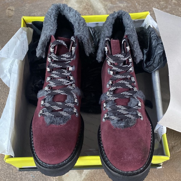 NIB Sherpa lined burgundy suede Tonkin winter boots by Very Volatile lace up 7 - Picture 4 of 5